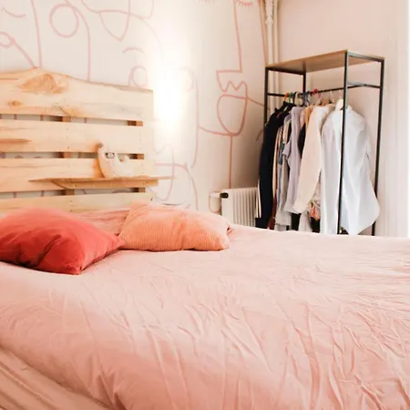 Bright In The Heart Of Paryż